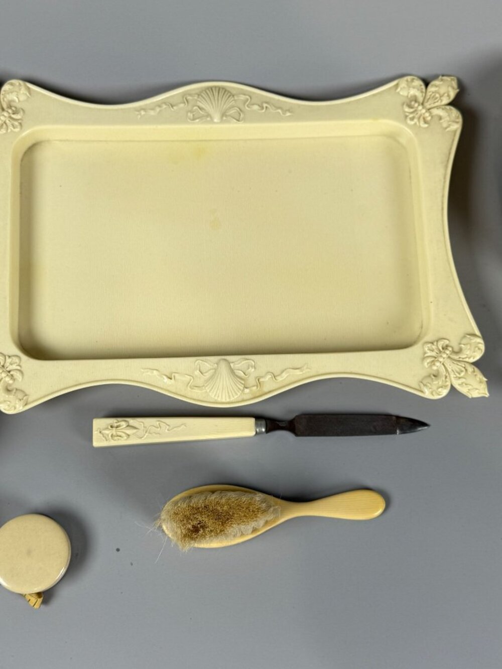 Vintage Bakelite Style Vanity Set 10 Piece Floral Dresser Grooming Collection - Picture 5 of 6